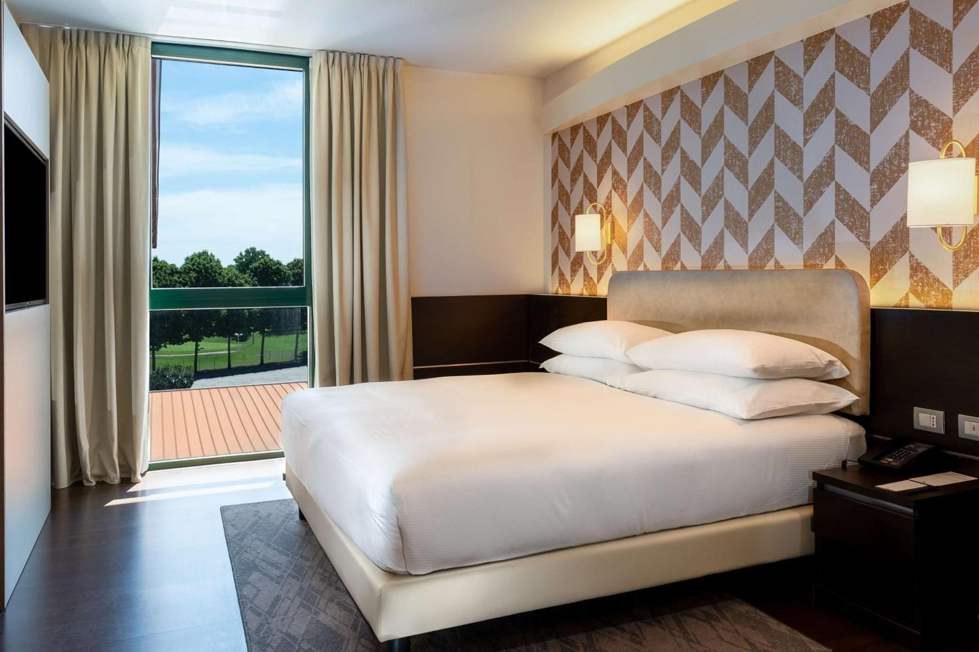 Doubletree By Hilton Milan Malpensa Solbiate Olona Hotel Exterior photo