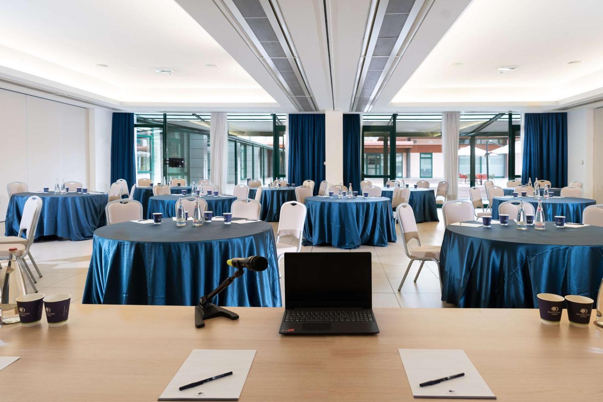 Doubletree By Hilton Milan Malpensa Solbiate Olona Hotel Exterior photo