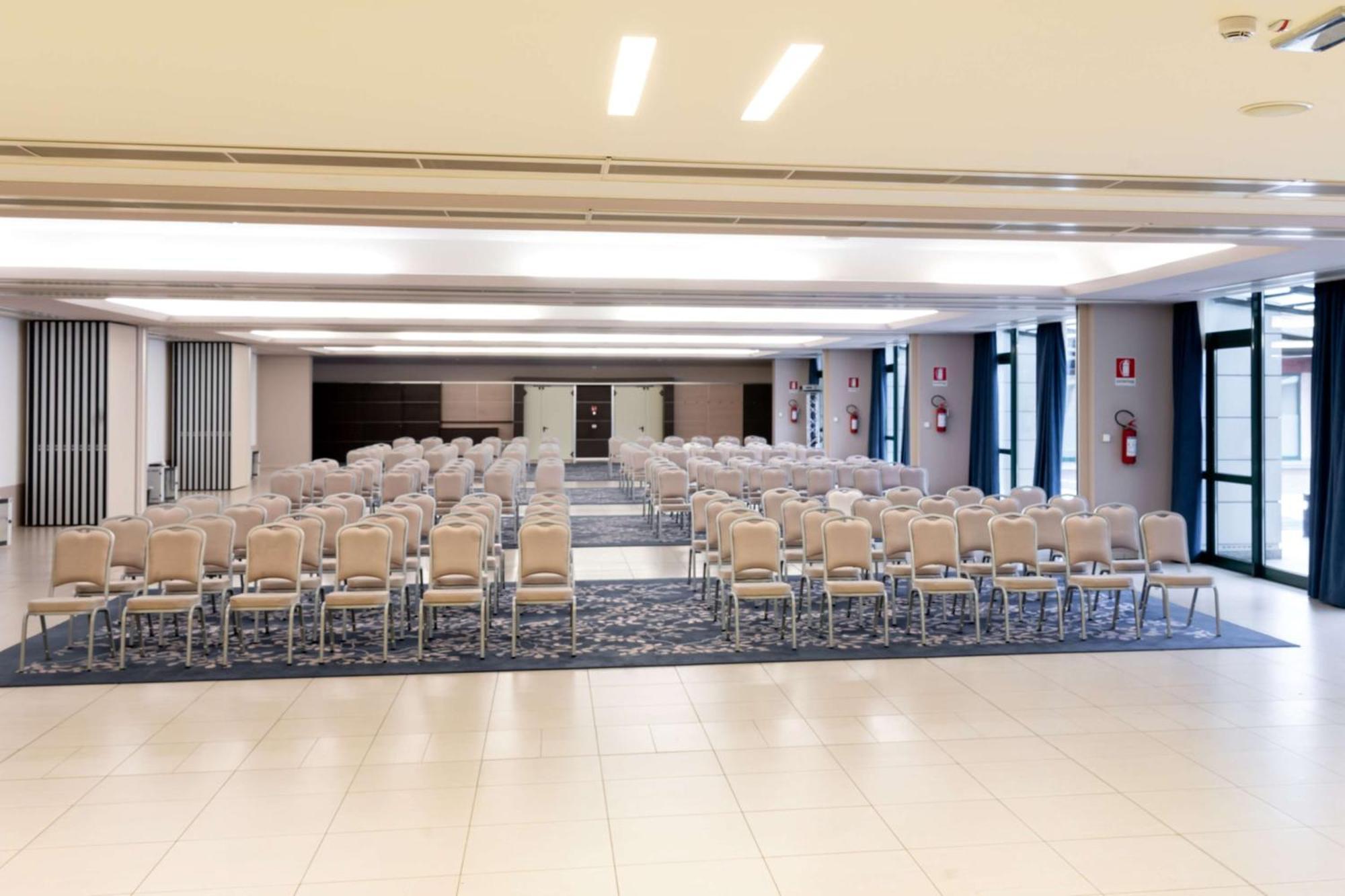 Doubletree By Hilton Milan Malpensa Solbiate Olona Hotel Exterior photo