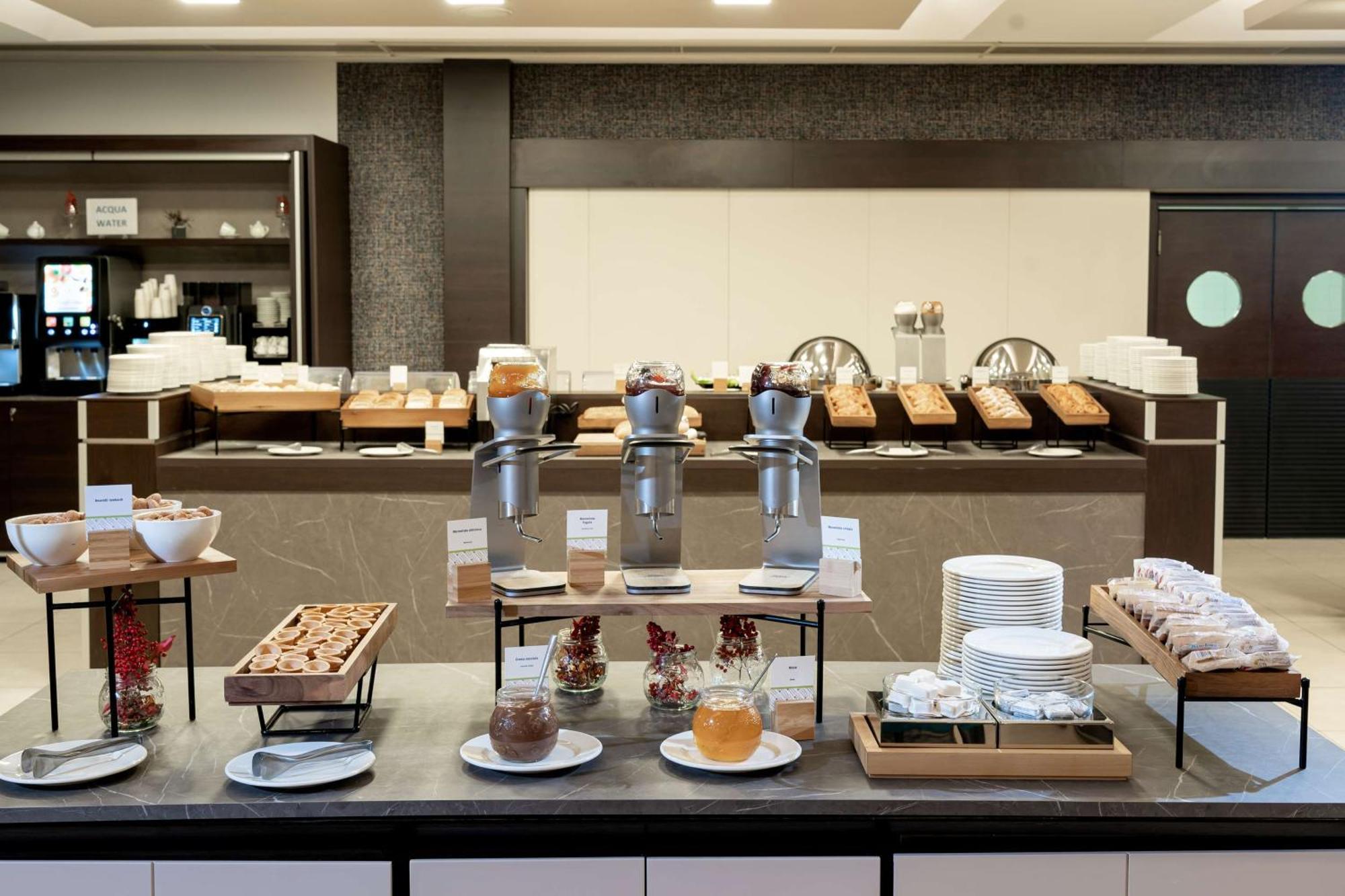 Doubletree By Hilton Milan Malpensa Solbiate Olona Hotel Exterior photo