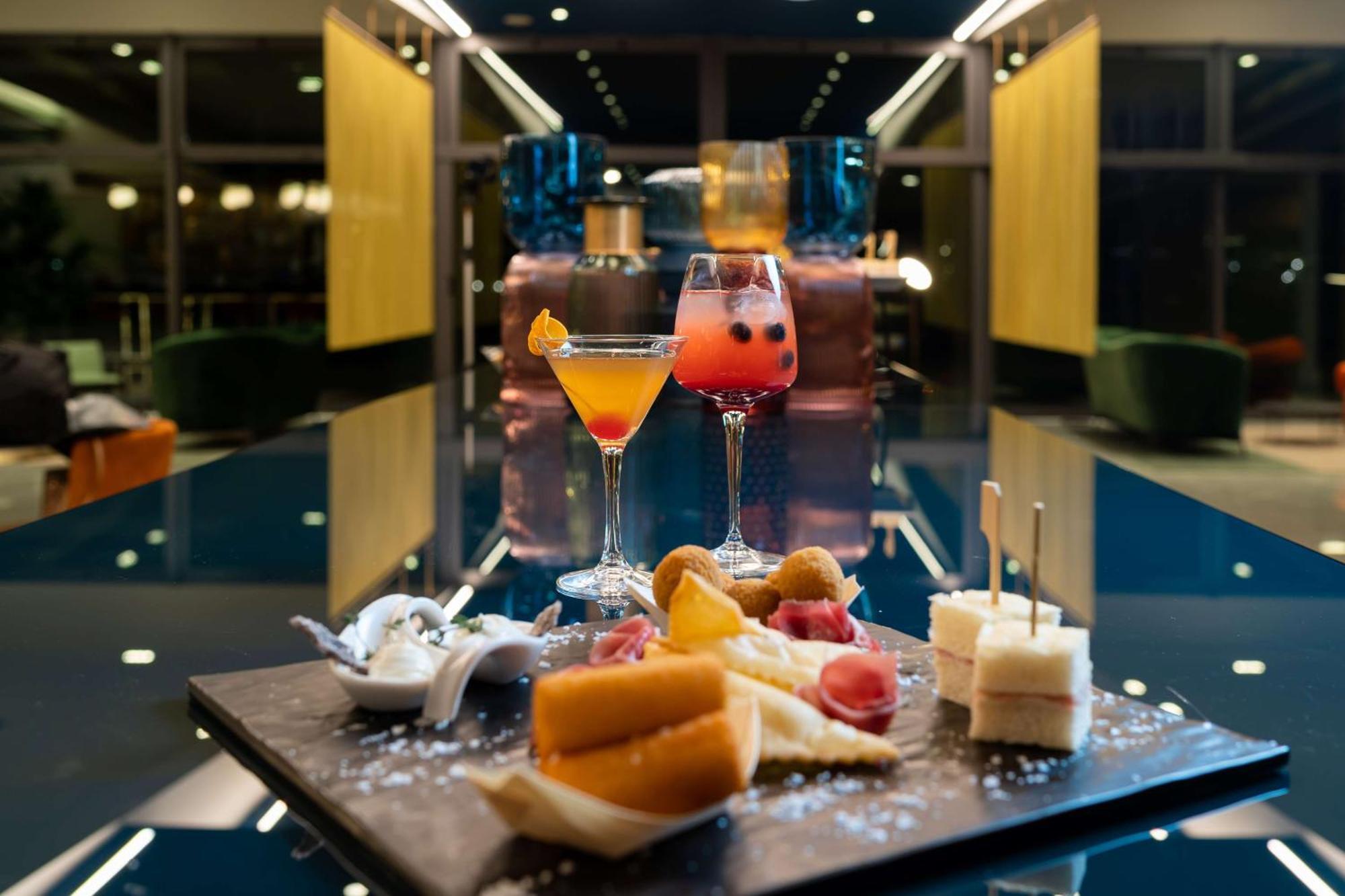 Doubletree By Hilton Milan Malpensa Solbiate Olona Hotel Exterior photo